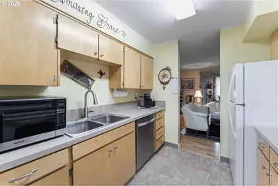 11341 SW Springwood Dr, Portland, OR 97223 - Photo 13