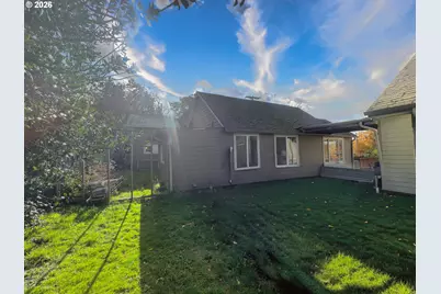 425 S 3rd St, Springfield, OR 97477 - Photo 7