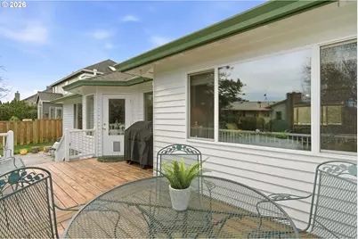 2652 SW Phyllis Dr, Gresham, OR 97080 - Photo 37