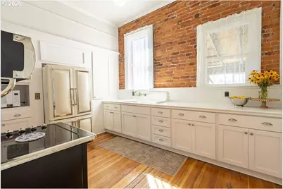 811 E 1st St, Newberg, OR 97132 - Photo 17