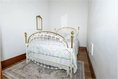 811 E 1st St, Newberg, OR 97132 - Photo 35