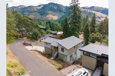 215 NW Sophie Ln, White Salmon, WA 98672 - Photo 3