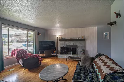 266 Sherwood Dr, Sutherlin, OR 97479 - Photo 11