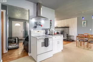 266 Sherwood Dr, Sutherlin, OR 97479 - Photo 27