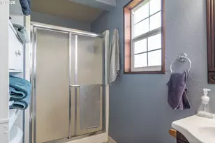 266 Sherwood Dr, Sutherlin, OR 97479 - Photo 23