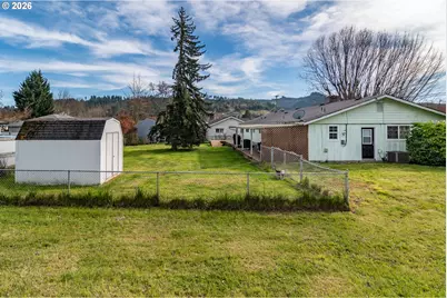 266 Sherwood Dr, Sutherlin, OR 97479 - Photo 5