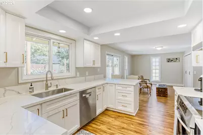 12405 SW Berryhill Ln, Beaverton, OR 97008 - Photo 9