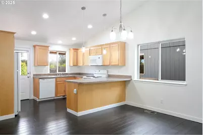 1748 Salmon River St NW, Salem, OR 97304 - Photo 9