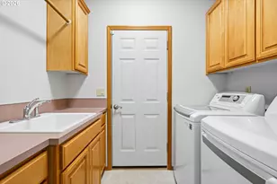 843 SE 43rd Ave, Hillsboro, OR 97123 - Photo 27