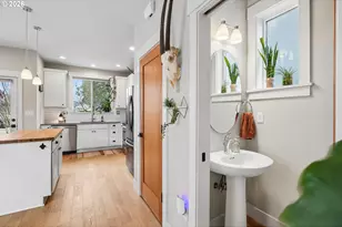 9212 N Polk Ave, Portland, OR 97203 - Photo 7