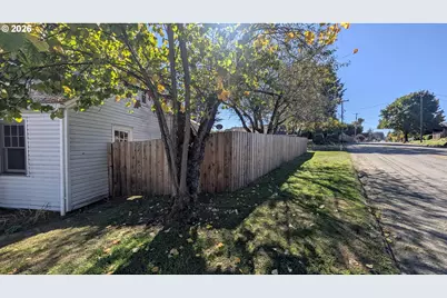 595 SW Clay St, Dallas, OR 97338 - Photo 3