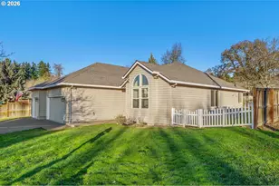 1492 SE 49th Ct, Hillsboro, OR 97123 - Photo 3