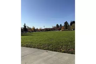 10345 NE Clackamas St, Portland, OR 97220 - Photo 9