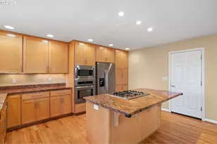 12390 SW 106th Dr, Portland, OR 97223 - Photo 9