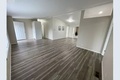 4455 Blueberry Ln NE, Salem, OR 97305 - Photo 13