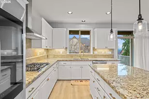 12059 SW Stringer Ln, Tigard, OR 97224 - Photo 11