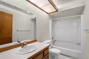 10980 SW Meadowbrook Dr, Portland, OR 97224 - Photo 21
