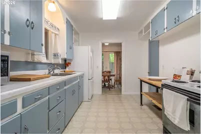 470 W Third Ave, Sutherlin, OR 97479 - Photo 9