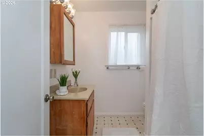 470 W Third Ave, Sutherlin, OR 97479 - Photo 17