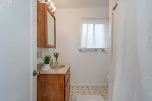 470 W Third Ave, Sutherlin, OR 97479 - Photo 17