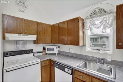 18989 NE Marine Dr #26, Portland, OR 97230 - Photo 11