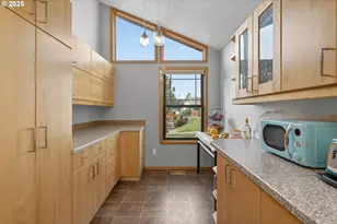 3327 Hillcrest Way, Forest Grove, OR 97116 - Photo 13