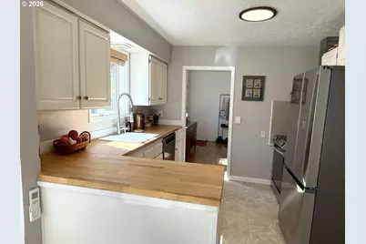 12839 SE Raymond St, Portland, OR 97236 - Photo 7