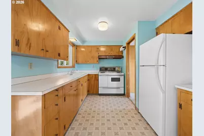 225 SW 4th St, Troutdale, OR 97060 - Photo 13