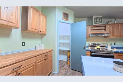 34125 E Lacomb Rd, Lebanon, OR 97355 - Photo 7