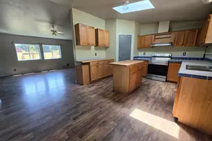 34125 E Lacomb Rd, Lebanon, OR 97355 - Photo 3