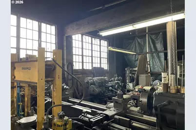 330 S 10th St, Cottage Grove, OR 97424 - Photo 9