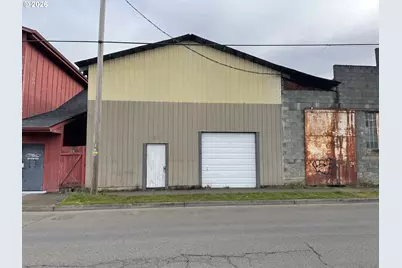 330 S 10th St, Cottage Grove, OR 97424 - Photo 3