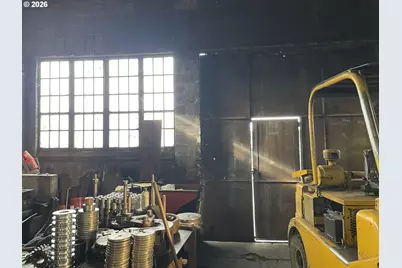 330 S 10th St, Cottage Grove, OR 97424 - Photo 11