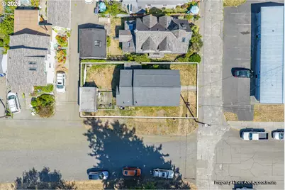 892 Colorado Ave, North Bend, OR 97459 - Photo 3