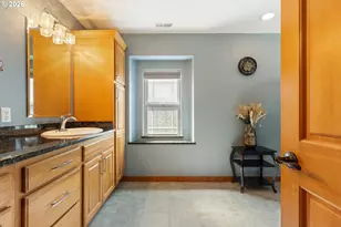 660 18th Ave, Coos Bay, OR 97420 - Photo 21