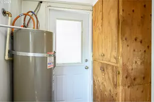 1404 E 8th St, Newberg, OR 97132 - Photo 25