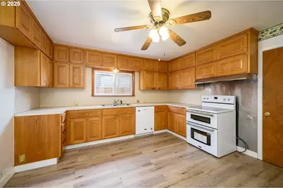 1404 E 8th St, Newberg, OR 97132 - Photo 11