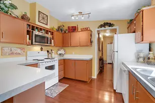 13249 SE Schiller St, Portland, OR 97236 - Photo 9