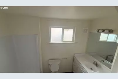 149 S Front St, Creswell, OR 97426 - Photo 9