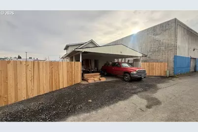 149 S Front St, Creswell, OR 97426 - Photo 25