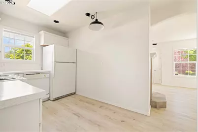 7040 N Lombard St, Portland, OR 97203 - Photo 13