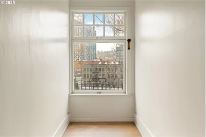 1811 NW Couch St #506, Portland, OR 97209 - Photo 17