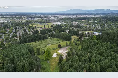 2400 S Louis Ln, Eugene, OR 97405 - Photo 3