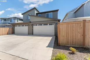 8229 SE Kinnaman St, Hillsboro, OR 97123 - Photo 17