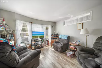 1453 N Pacific Hwy #12, Cottage Grove, OR 97424 - Photo 9