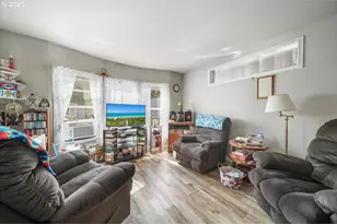 1453 N Pacific Hwy, Cottage Grove, OR 97424 - Photo 9