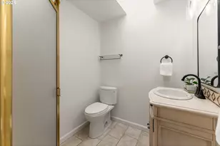 8835 SW Becker Dr, Portland, OR 97223 - Photo 29
