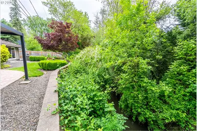 8835 SW Becker Dr, Portland, OR 97223 - Photo 3