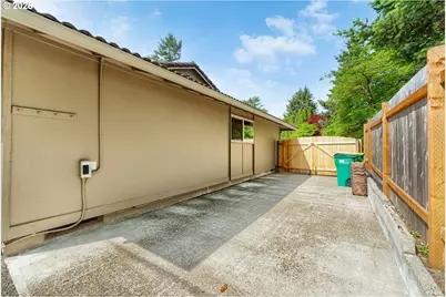 8835 SW Becker Dr, Portland, OR 97223 - Photo 37