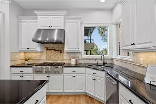 4530 SW Council Crest Dr, Portland, OR 97239 - Photo 9